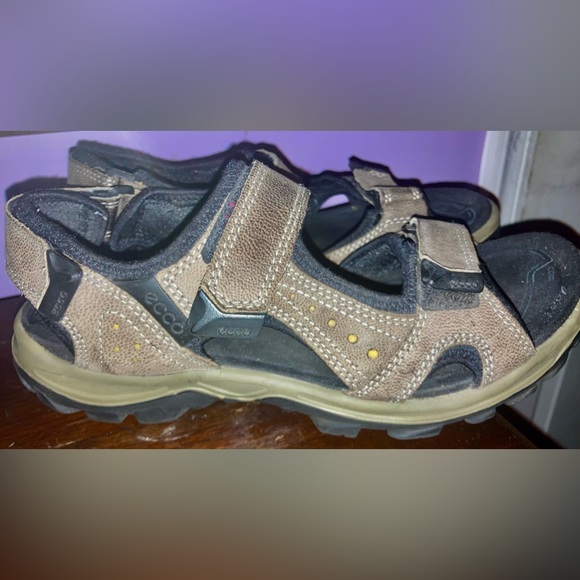 ecco sandals size 42